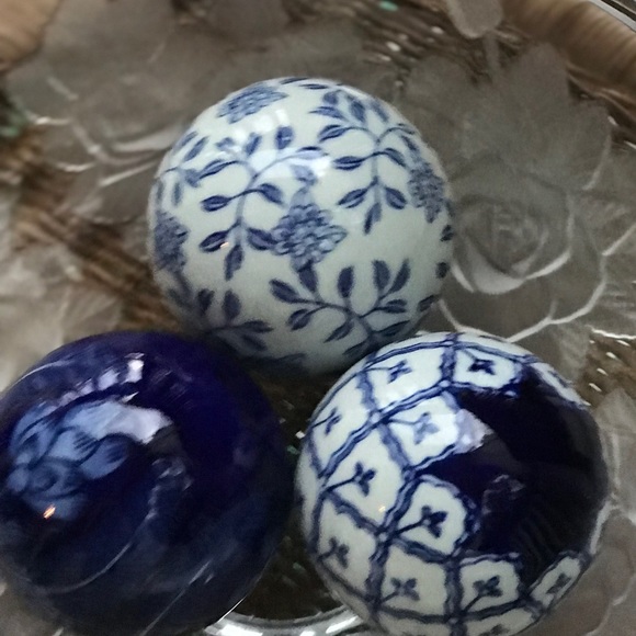 Vintage blue & white ceramic chinoiserie orbs - set of 3 - grandmillennial - Picture 7 of 7